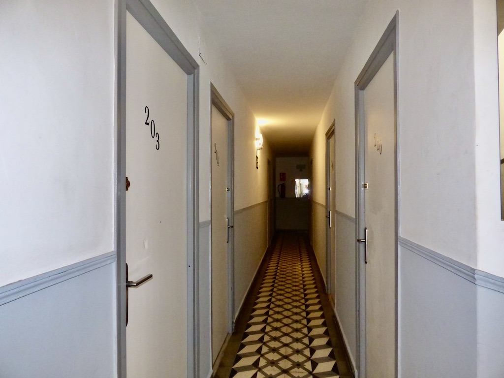 HOSTAL PENSION EN CASCO ANTIGUO MARBELLA - arbatestates.com