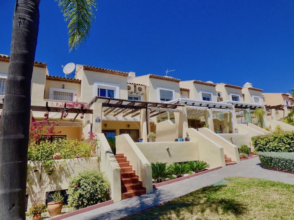 Casa adosada a 300m de la playa - arbatestates.com